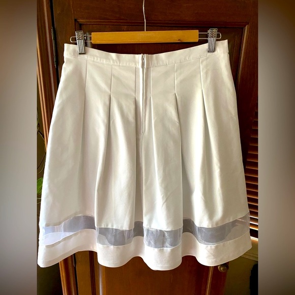 High rise skirt - Picture 2 of 4